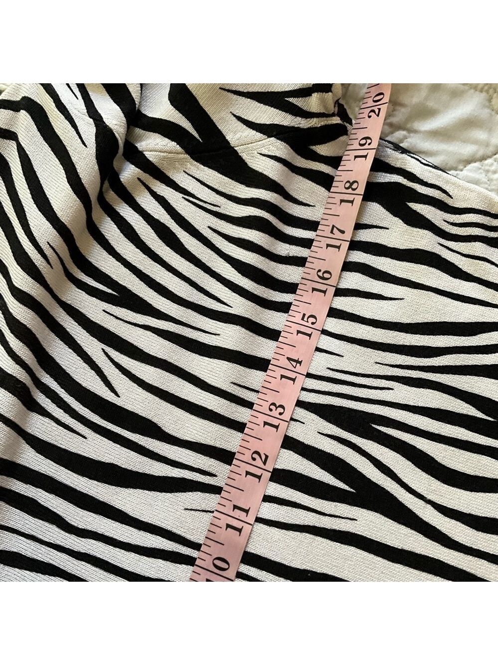 City Silk Zebra Print Short Sleeve Knit Top Size P/M - Picture 4 of 5